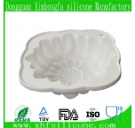 Flower shaped silicone cake pan